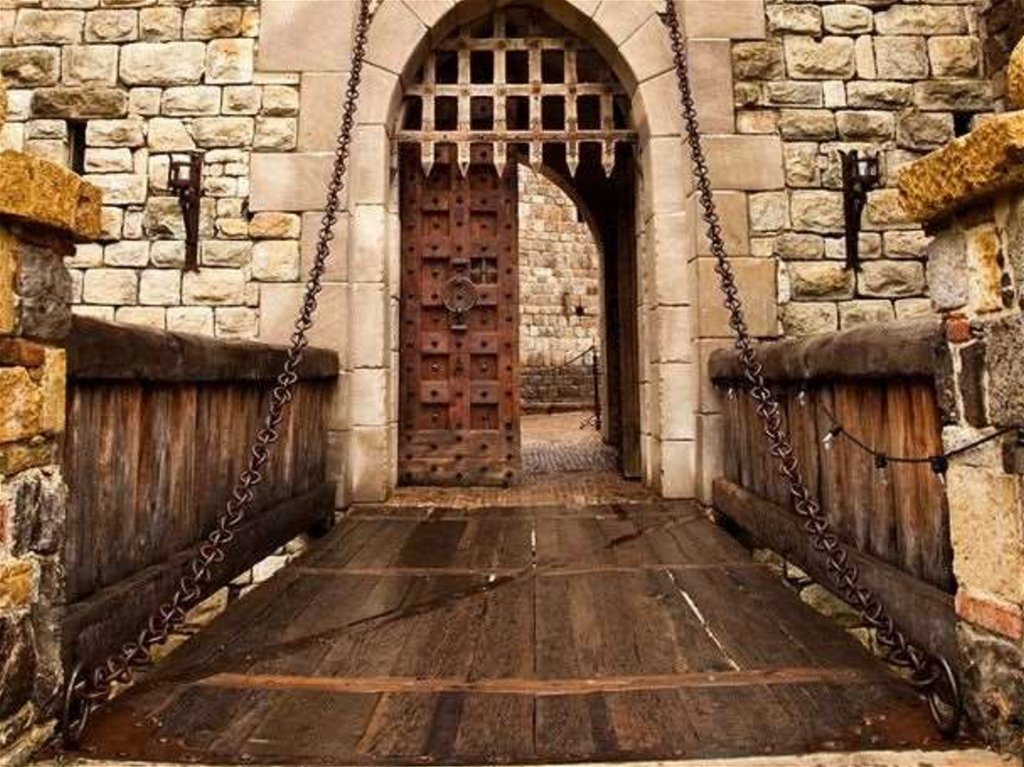 Открыть центральные ворота. Ворота крепости Тулоу. Средневековый замок ров двери. Крепостная стена рыцарского замка. Ворота средневекового замка.